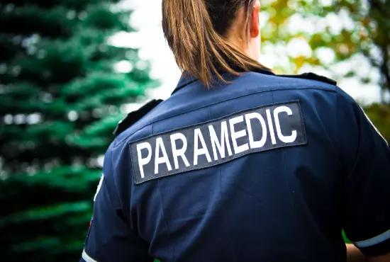 a female paramedic